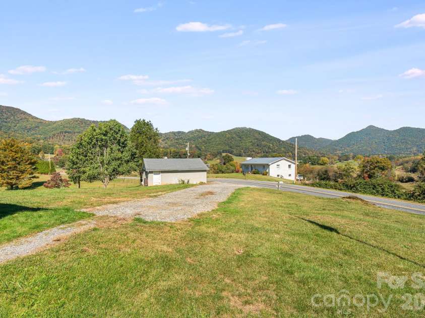 39 Brown Cove Road, Clyde, NC 28721.  MLS# CAR4433477, YatesRealty ID 57984. 