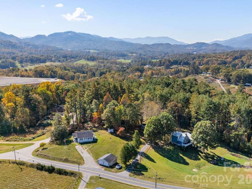 39 Brown Cove Road, Clyde, NC 28721.  MLS# CAR4433477, YatesRealty ID 57984. 