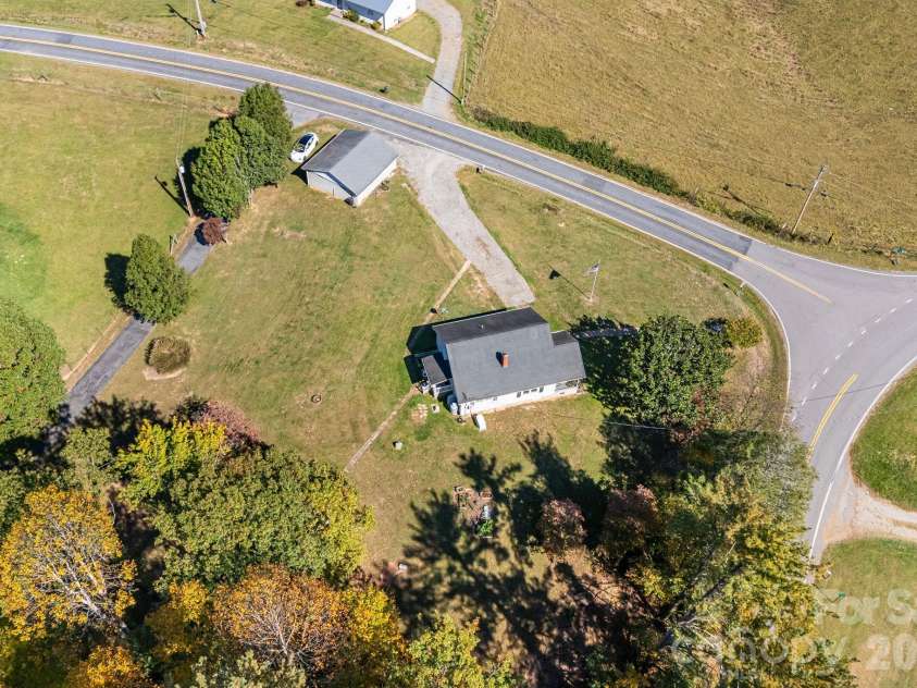 39 Brown Cove Road, Clyde, NC 28721.  MLS# CAR4433477, YatesRealty ID 57984. 