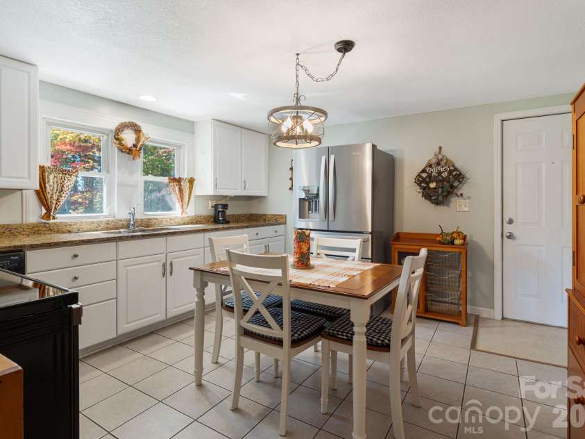 39 Brown Cove Road, Clyde, NC 28721.  MLS# CAR4433477, YatesRealty ID 57984. Kitchen