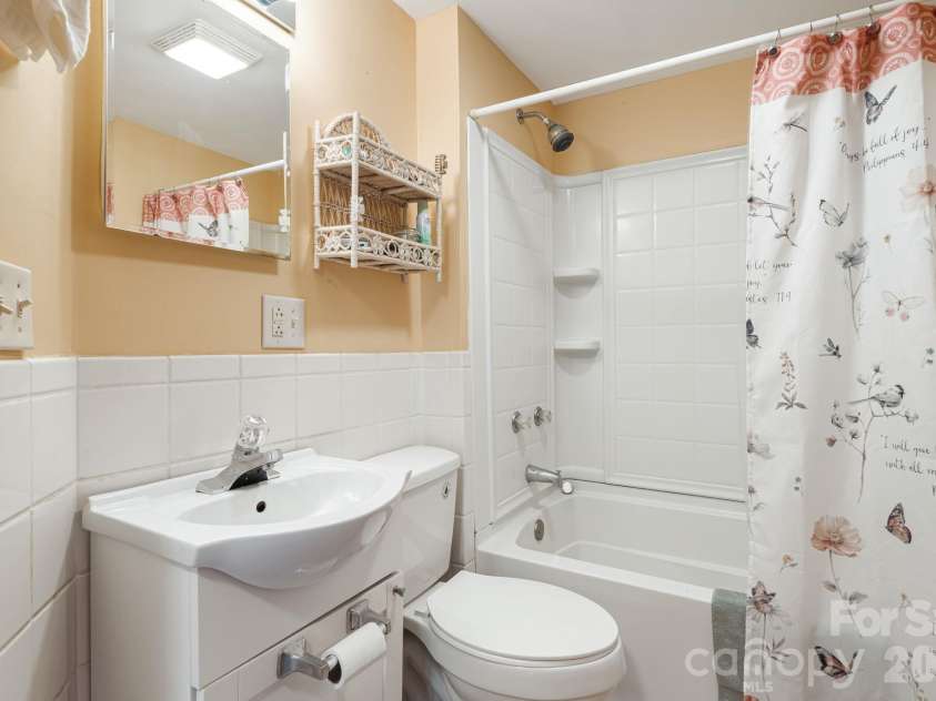 39 Brown Cove Road, Clyde, NC 28721.  MLS# CAR4433477, YatesRealty ID 57984. Main floor full bathroom