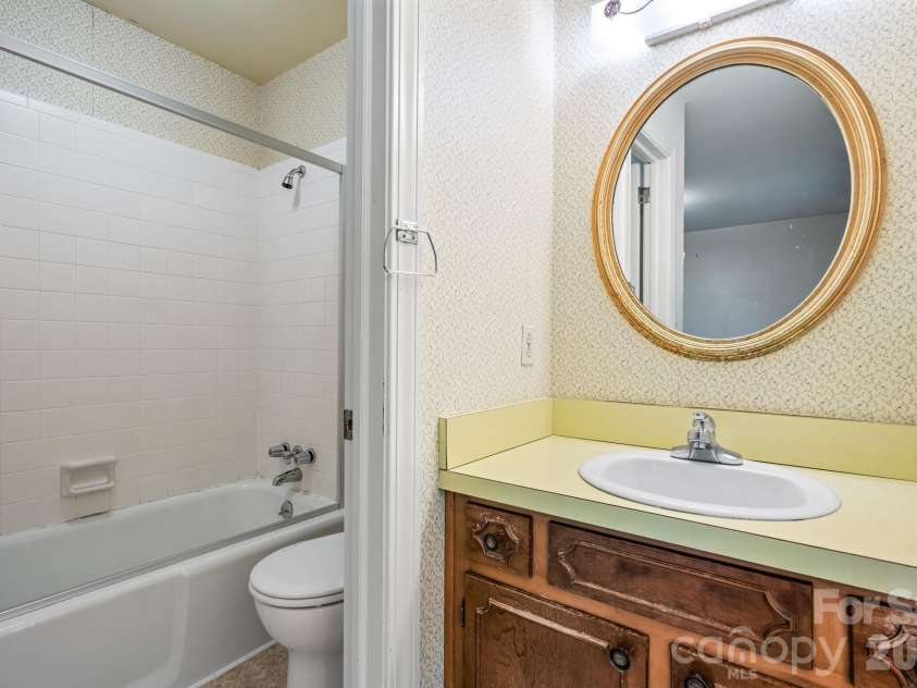 1910 13th Street, Hickory, NC 28601.  MLS# CAR4431211, YatesRealty ID 57986. 