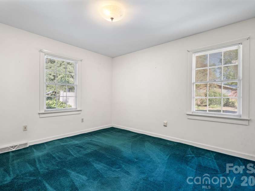 1910 13th Street, Hickory, NC 28601.  MLS# CAR4431211, YatesRealty ID 57986. 