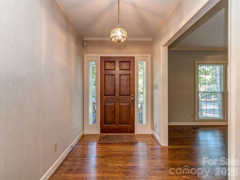 7301 Lee Rea Road, Charlotte, NC 28226.  MLS# CAR4428140, YatesRealty ID 57988. Foyer