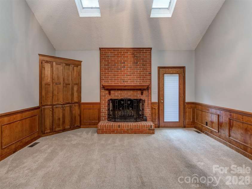 7301 Lee Rea Road, Charlotte, NC 28226.  MLS# CAR4428140, YatesRealty ID 57988. Great Room