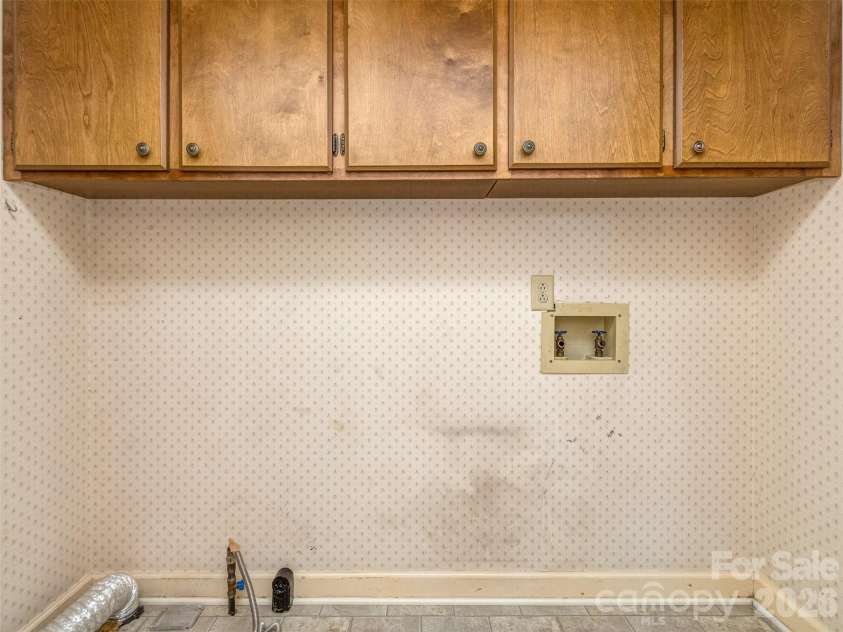 7301 Lee Rea Road, Charlotte, NC 28226.  MLS# CAR4428140, YatesRealty ID 57988. Laundry