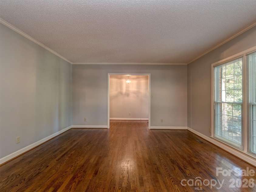 7301 Lee Rea Road, Charlotte, NC 28226.  MLS# CAR4428140, YatesRealty ID 57988. Living Room