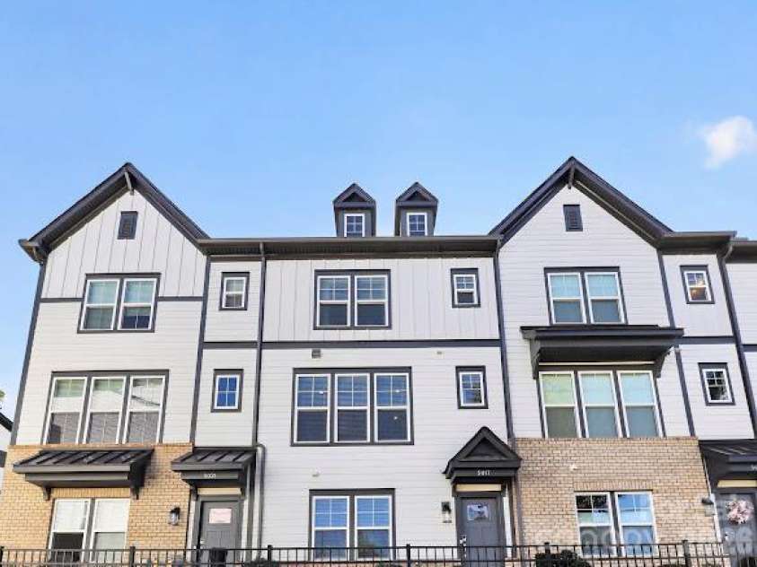 5017 Nestling Spring Street, Charlotte, NC 28205.  MLS# CAR4436396, YatesRealty ID 57989. 