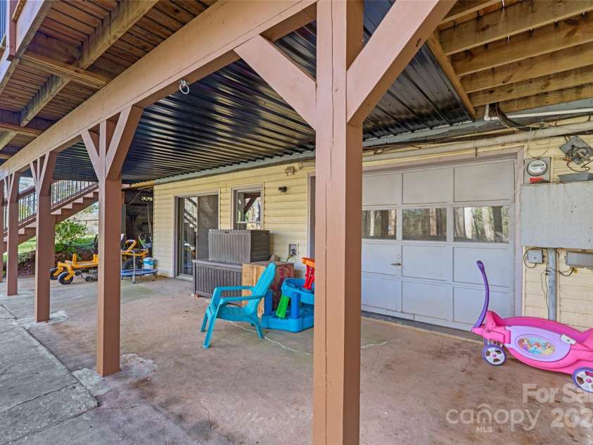 66 Beechwood Drive, Horse Shoe, NC 28742.  MLS# CAR4201481, YatesRealty ID 5799. 