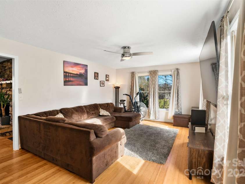 66 Beechwood Drive, Horse Shoe, NC 28742.  MLS# CAR4201481, YatesRealty ID 5799. 