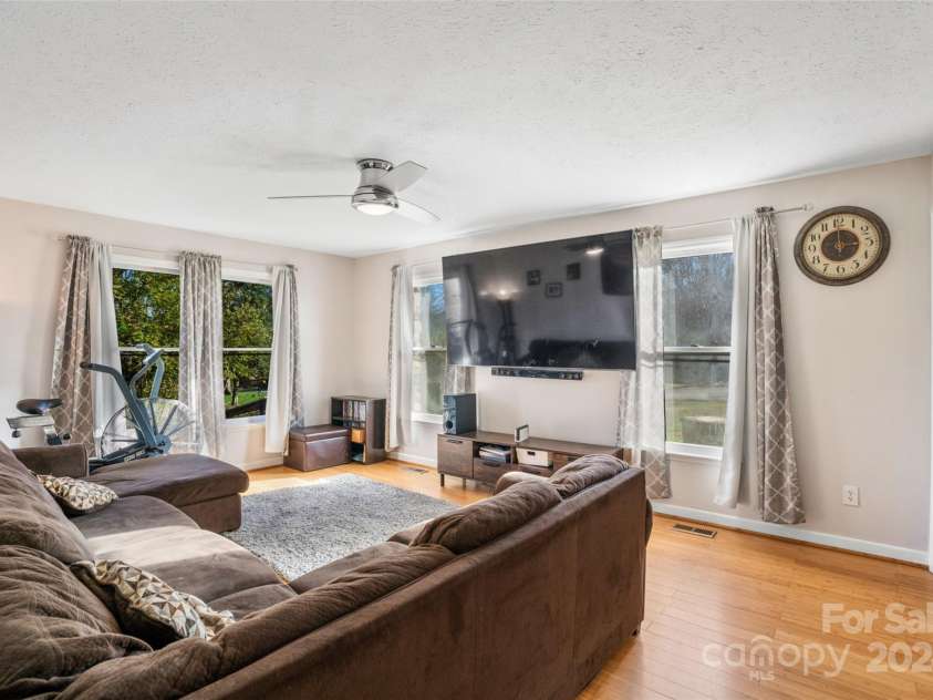 66 Beechwood Drive, Horse Shoe, NC 28742.  MLS# CAR4201481, YatesRealty ID 5799. 