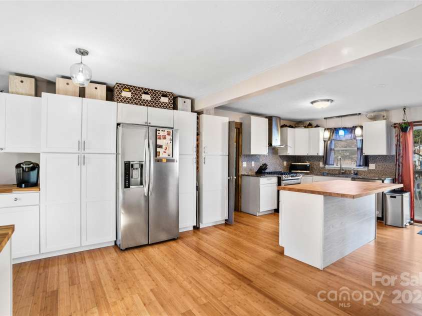 66 Beechwood Drive, Horse Shoe, NC 28742.  MLS# CAR4201481, YatesRealty ID 5799. 