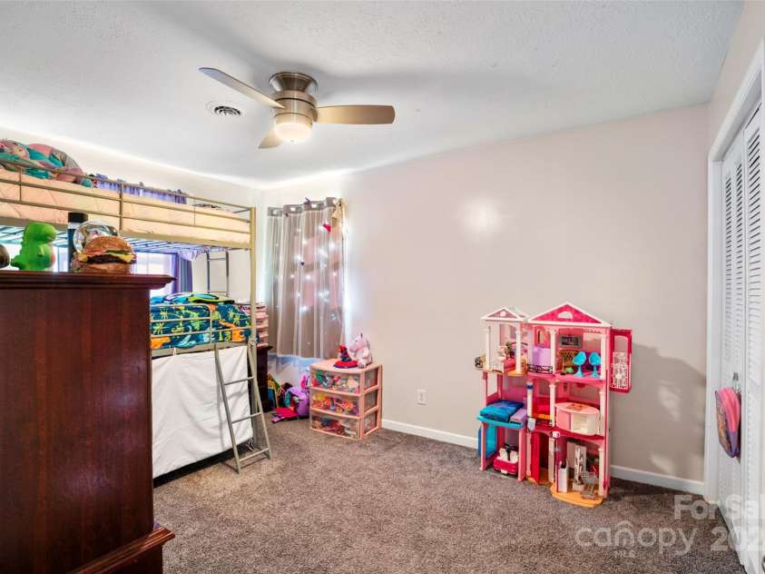 66 Beechwood Drive, Horse Shoe, NC 28742.  MLS# CAR4201481, YatesRealty ID 5799. Guest Room