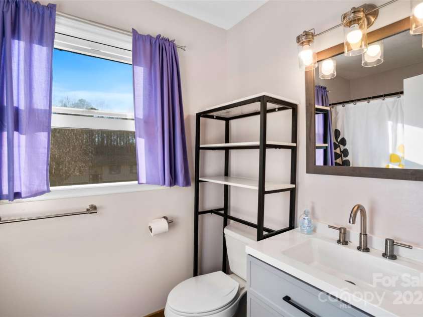 66 Beechwood Drive, Horse Shoe, NC 28742.  MLS# CAR4201481, YatesRealty ID 5799. Upper Level Full Guest Bath