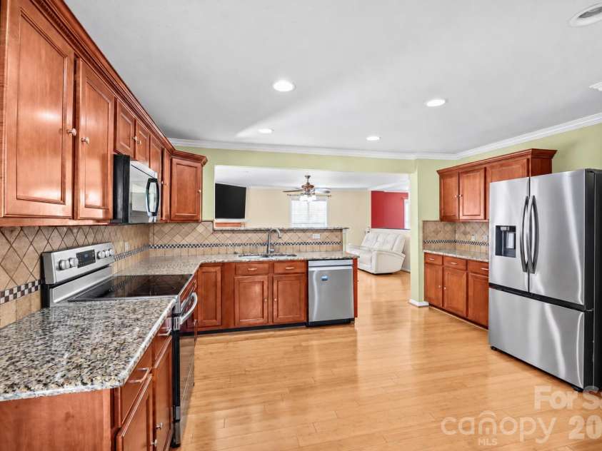 12607 Frank Wiley Lane, Charlotte, NC 28278.  MLS# CAR4433234, YatesRealty ID 57993. 