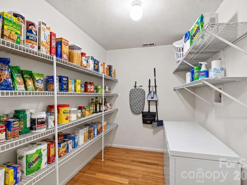 12607 Frank Wiley Lane, Charlotte, NC 28278.  MLS# CAR4433234, YatesRealty ID 57993. 