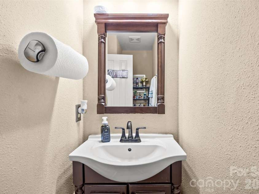 12607 Frank Wiley Lane, Charlotte, NC 28278.  MLS# CAR4433234, YatesRealty ID 57993. 