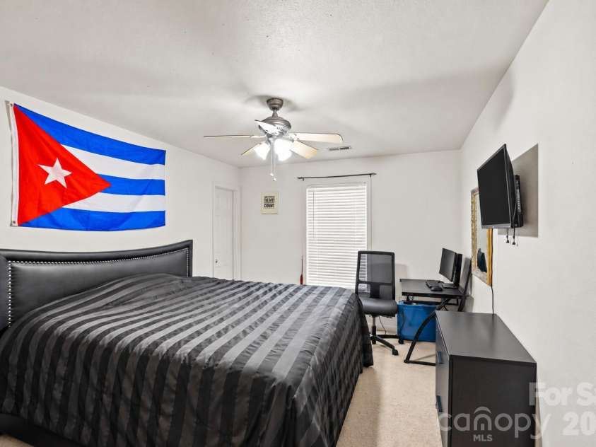 12607 Frank Wiley Lane, Charlotte, NC 28278.  MLS# CAR4433234, YatesRealty ID 57993. 