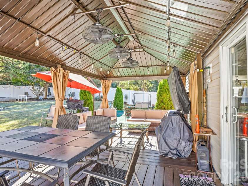 12607 Frank Wiley Lane, Charlotte, NC 28278.  MLS# CAR4433234, YatesRealty ID 57993. 