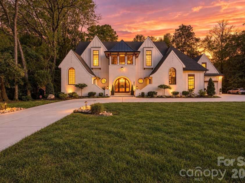 900 Jefferson Drive, Charlotte, NC 28270.  MLS# CAR4436637, YatesRealty ID 57994. 