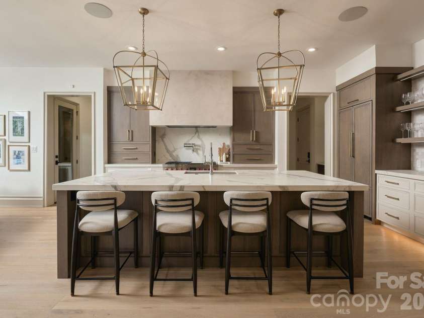 900 Jefferson Drive, Charlotte, NC 28270.  MLS# CAR4436637, YatesRealty ID 57994. 