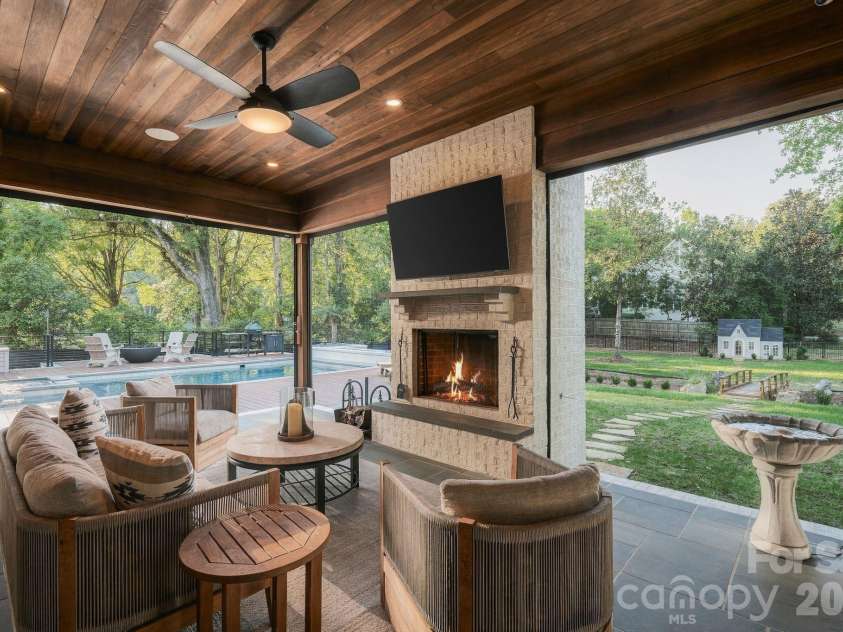 900 Jefferson Drive, Charlotte, NC 28270.  MLS# CAR4436637, YatesRealty ID 57994. 