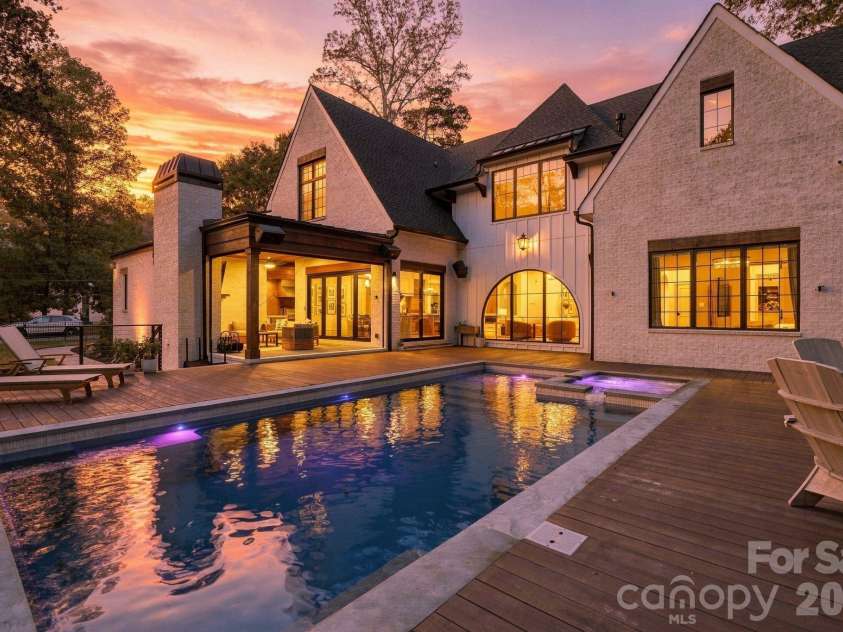 900 Jefferson Drive, Charlotte, NC 28270.  MLS# CAR4436637, YatesRealty ID 57994. 
