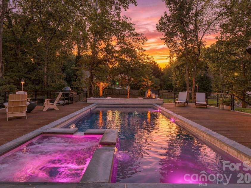900 Jefferson Drive, Charlotte, NC 28270.  MLS# CAR4436637, YatesRealty ID 57994. 