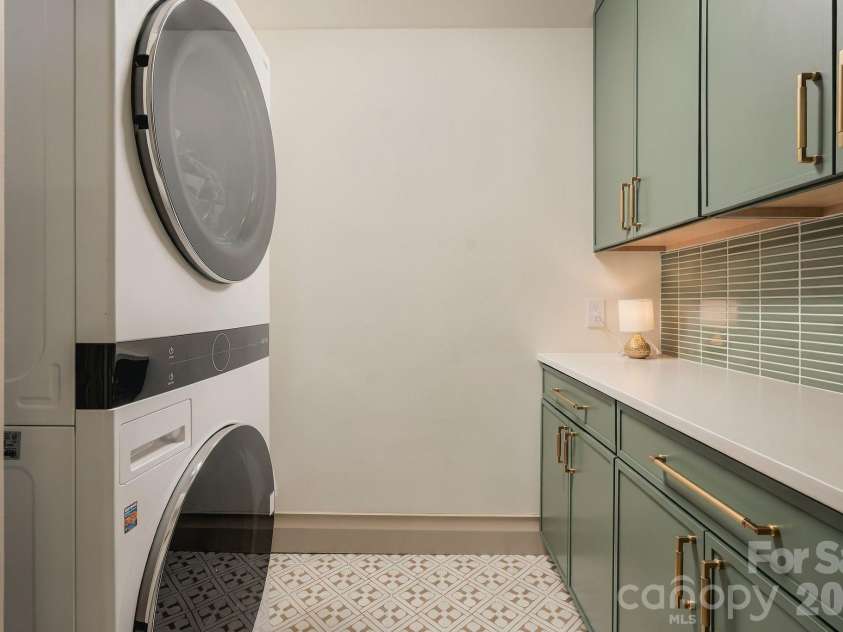 900 Jefferson Drive, Charlotte, NC 28270.  MLS# CAR4436637, YatesRealty ID 57994. 
