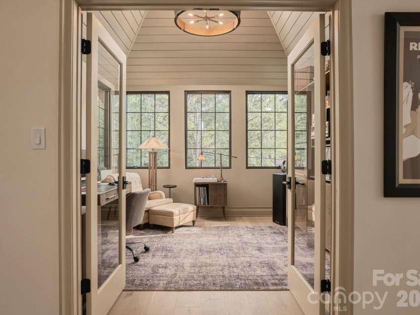 900 Jefferson Drive, Charlotte, NC 28270.  MLS# CAR4436637, YatesRealty ID 57994. 