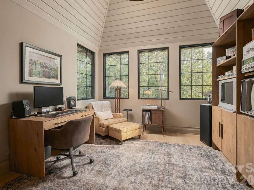 900 Jefferson Drive, Charlotte, NC 28270.  MLS# CAR4436637, YatesRealty ID 57994. 