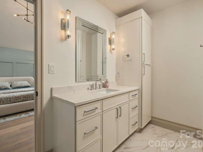 900 Jefferson Drive, Charlotte, NC 28270.  MLS# CAR4436637, YatesRealty ID 57994. 