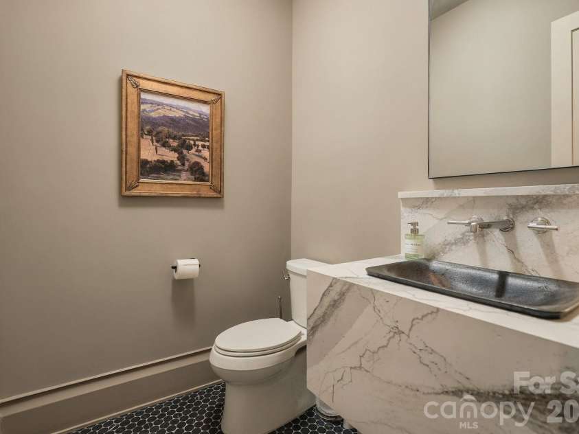 900 Jefferson Drive, Charlotte, NC 28270.  MLS# CAR4436637, YatesRealty ID 57994. 