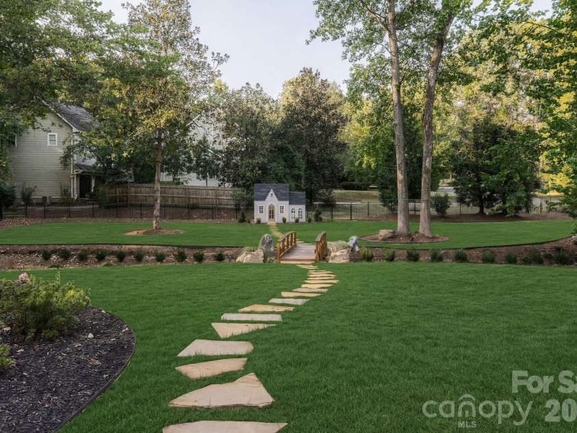 900 Jefferson Drive, Charlotte, NC 28270.  MLS# CAR4436637, YatesRealty ID 57994. 