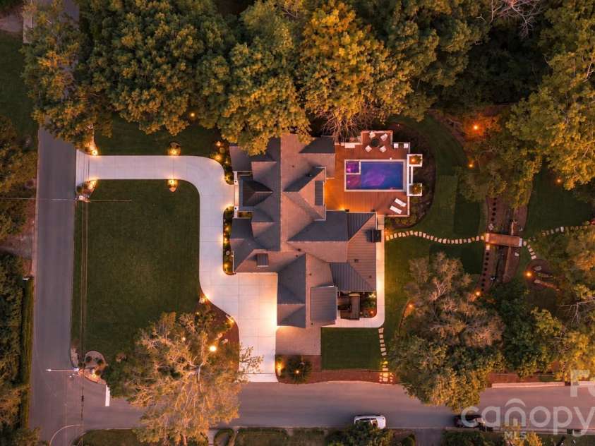 900 Jefferson Drive, Charlotte, NC 28270.  MLS# CAR4436637, YatesRealty ID 57994. 
