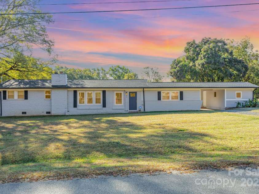 41 Fleetwood Drive, Concord, NC 28027.  MLS# CAR4318616, YatesRealty ID 580. 