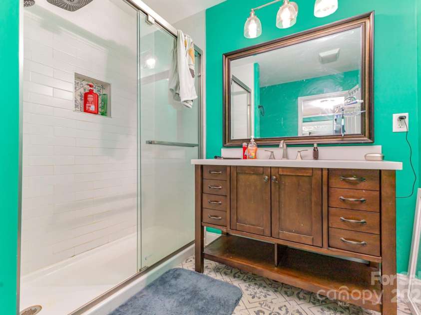 41 Fleetwood Drive, Concord, NC 28027.  MLS# CAR4318616, YatesRealty ID 580. Primary Bath