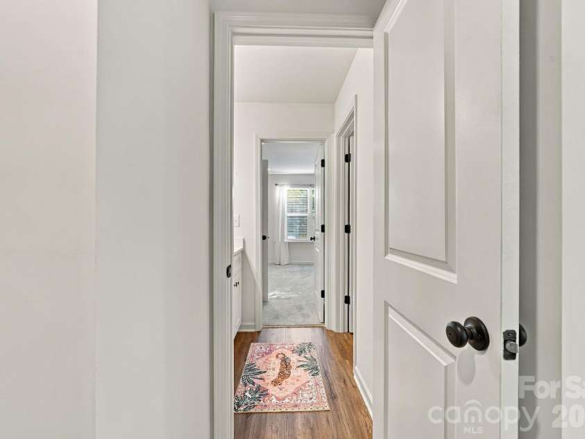 4715 Crestmont Drive, Charlotte, NC 28205.  MLS# CAR4436619, YatesRealty ID 58001. Full upper bath