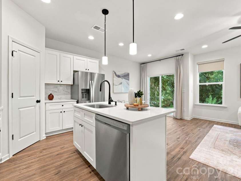 4715 Crestmont Drive, Charlotte, NC 28205.  MLS# CAR4436619, YatesRealty ID 58001. Walk-in pantry in kitchen