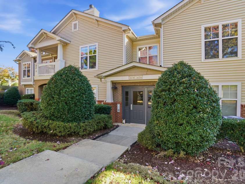 16752 Amberside Road, Cornelius, NC 28031.  MLS# CAR4435961, YatesRealty ID 58002. 