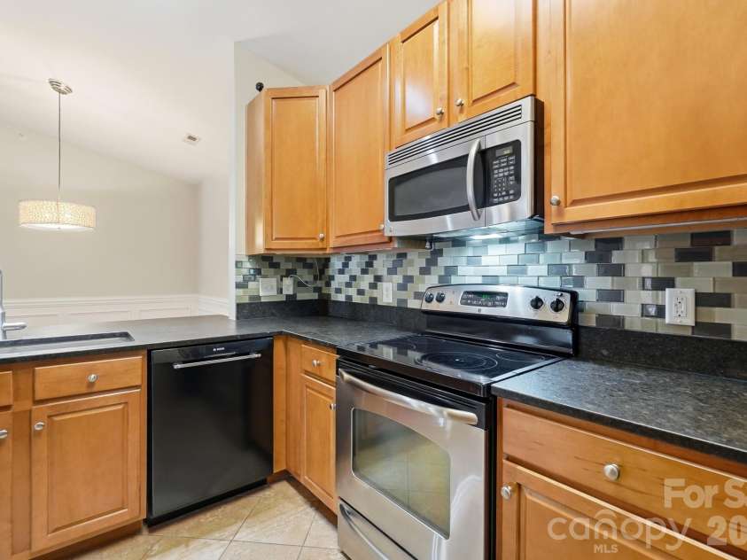 16752 Amberside Road, Cornelius, NC 28031.  MLS# CAR4435961, YatesRealty ID 58002. Kitchen w/ Leather Granite Counter Tops