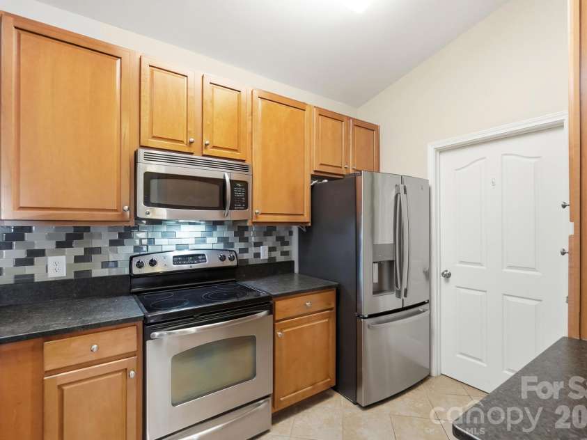 16752 Amberside Road, Cornelius, NC 28031.  MLS# CAR4435961, YatesRealty ID 58002. Kitchen w/ Stainless Steel Appliances