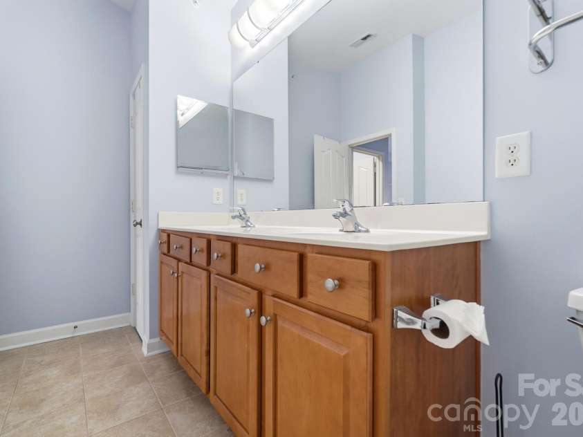 16752 Amberside Road, Cornelius, NC 28031.  MLS# CAR4435961, YatesRealty ID 58002. Primary Bathroom