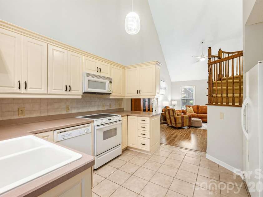 168 Columns Circle, Shelby, NC 28150.  MLS# CAR4436797, YatesRealty ID 58005. 