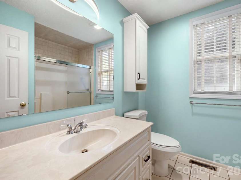 168 Columns Circle, Shelby, NC 28150.  MLS# CAR4436797, YatesRealty ID 58005. 
