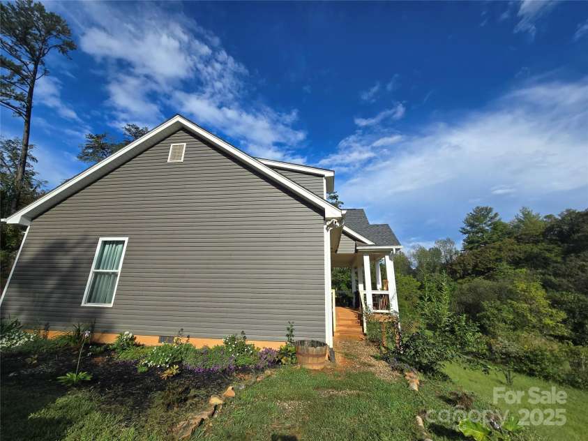 19 Higgins Road, Weaverville, NC 28787.  MLS# CAR4245935, YatesRealty ID 5801. 