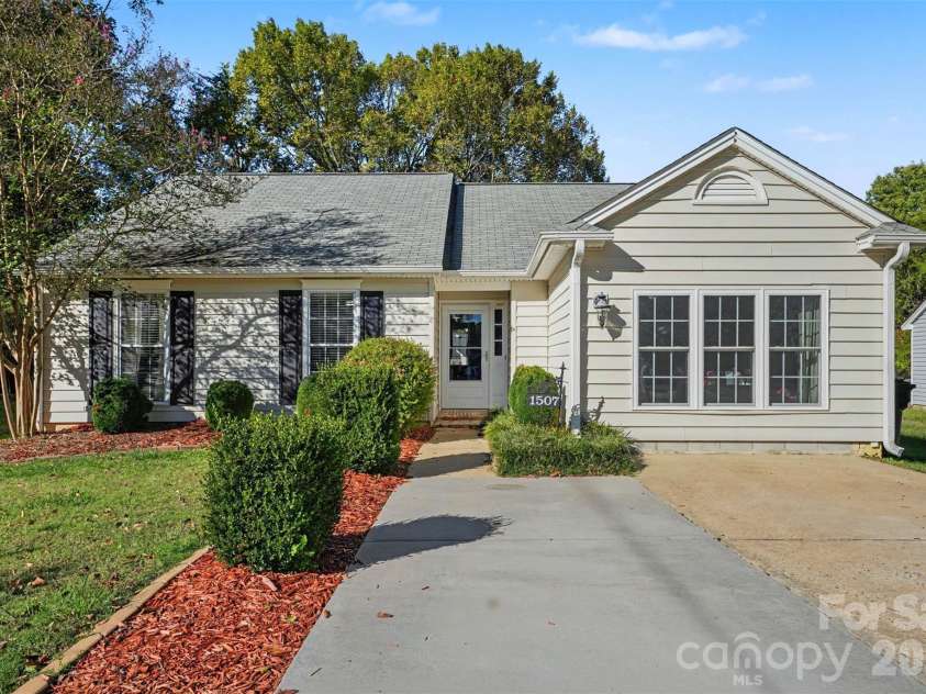 1507 Crestdale Road, Rock Hill, SC 29732.  MLS# CAR4436116, YatesRealty ID 58011. 