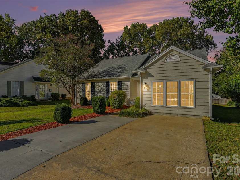 1507 Crestdale Road, Rock Hill, SC 29732.  MLS# CAR4436116, YatesRealty ID 58011. 