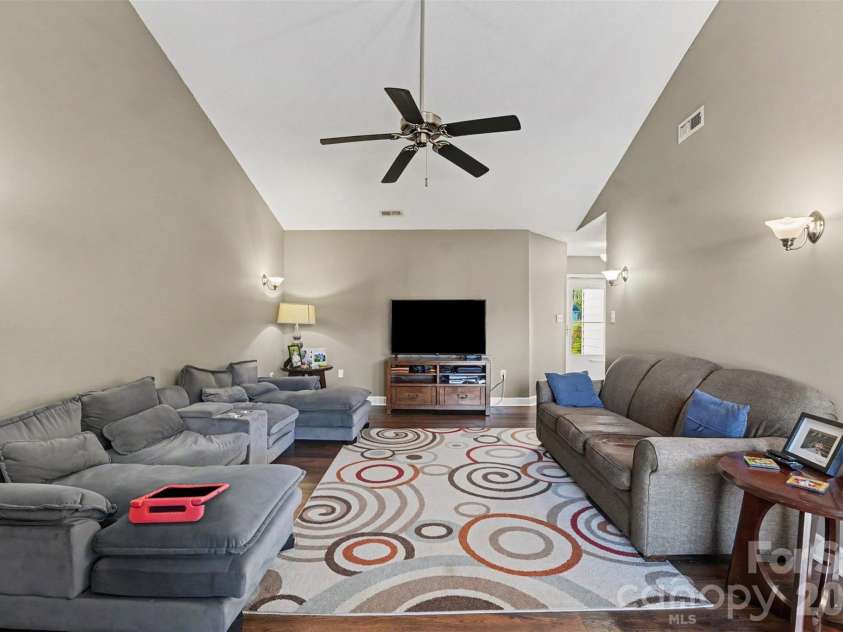 1507 Crestdale Road, Rock Hill, SC 29732.  MLS# CAR4436116, YatesRealty ID 58011. 
