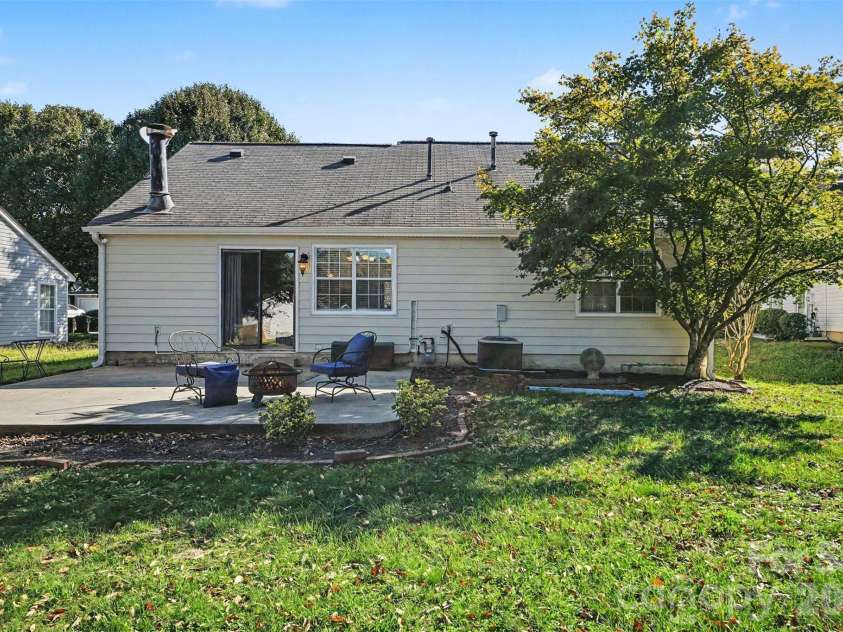 1507 Crestdale Road, Rock Hill, SC 29732.  MLS# CAR4436116, YatesRealty ID 58011. 